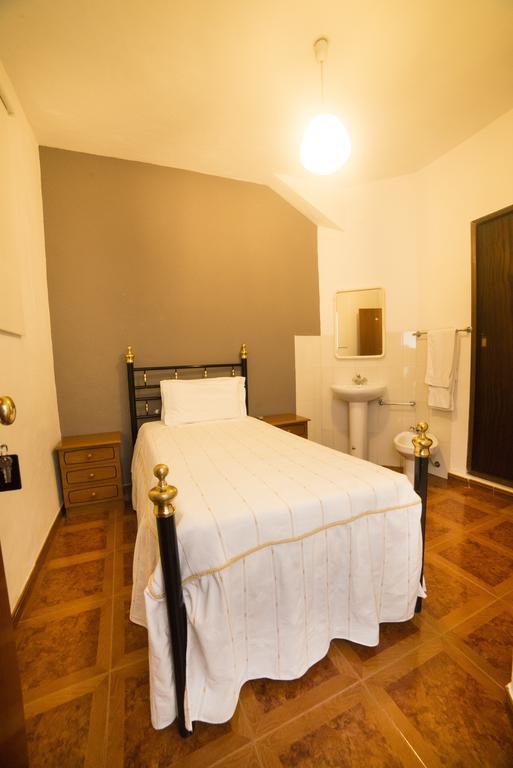 Single Room,463735887:JPEG