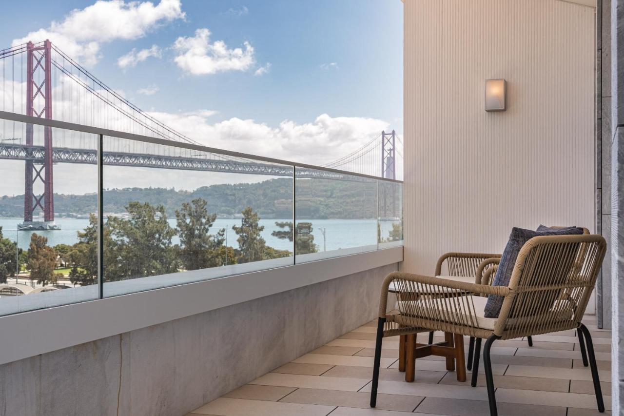 Deluxe Queen Suite Bridge View