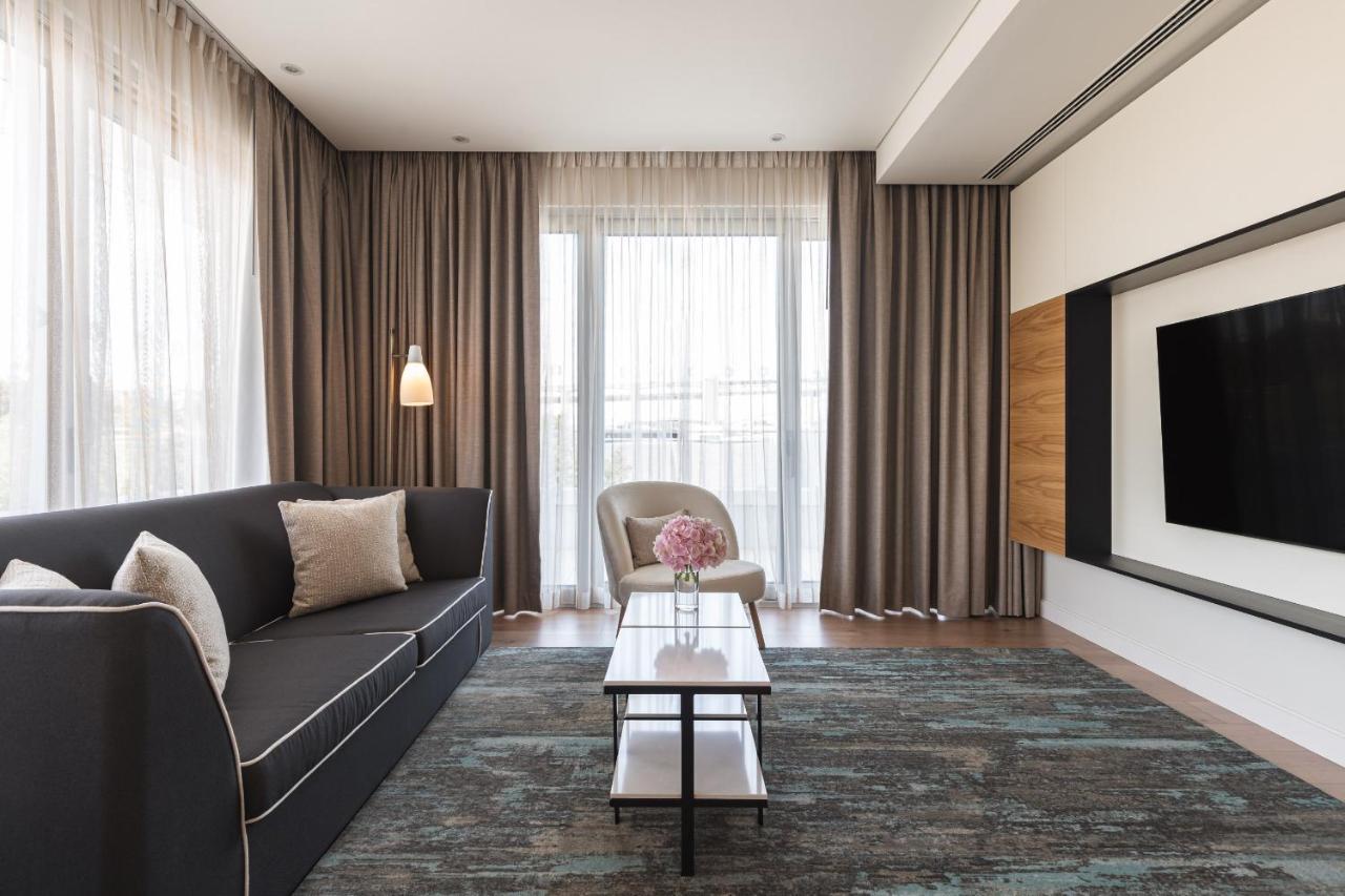 Deluxe Queen Suite Bridge View