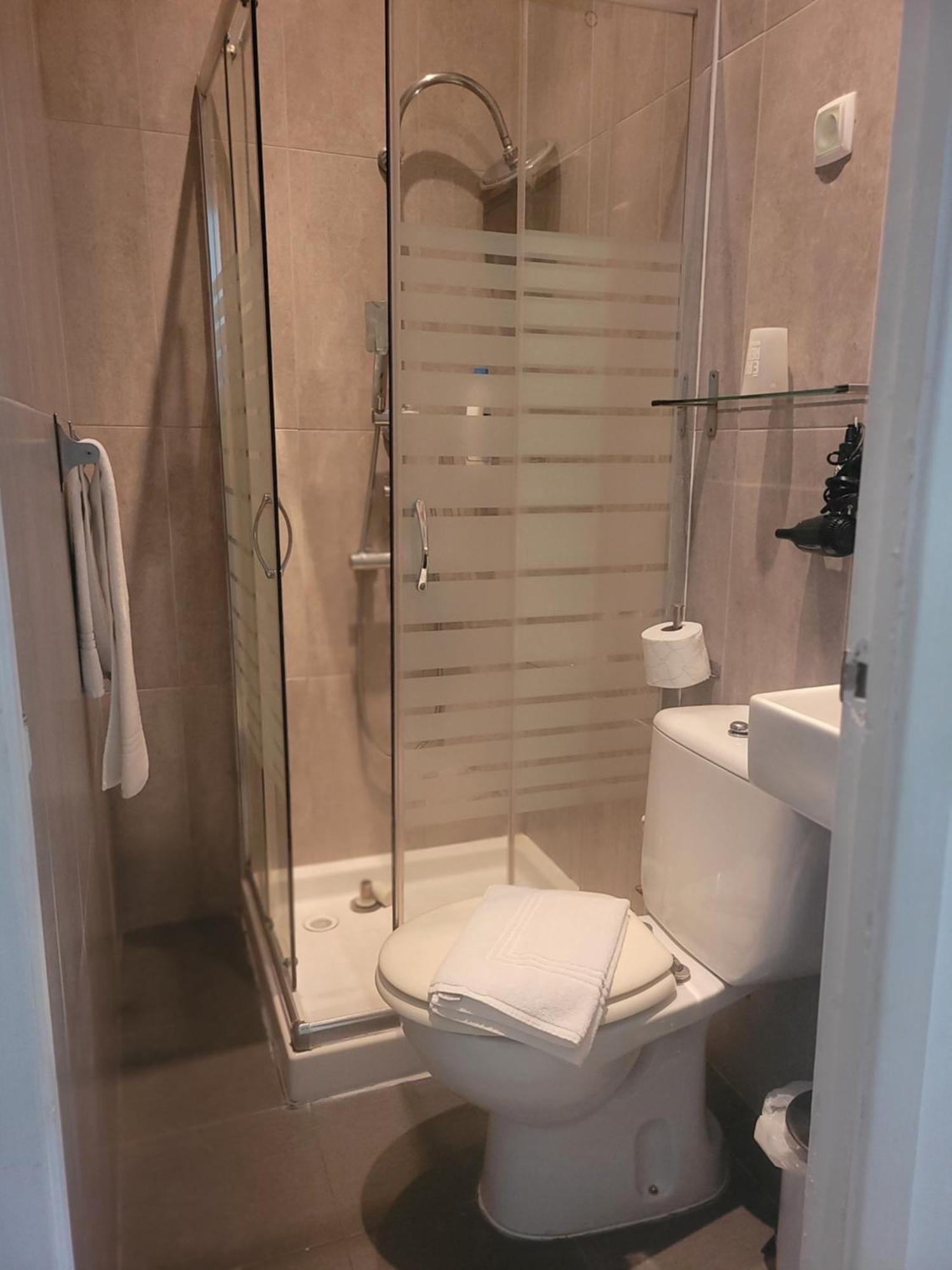 Standard Single Room,1499165641:JPEG