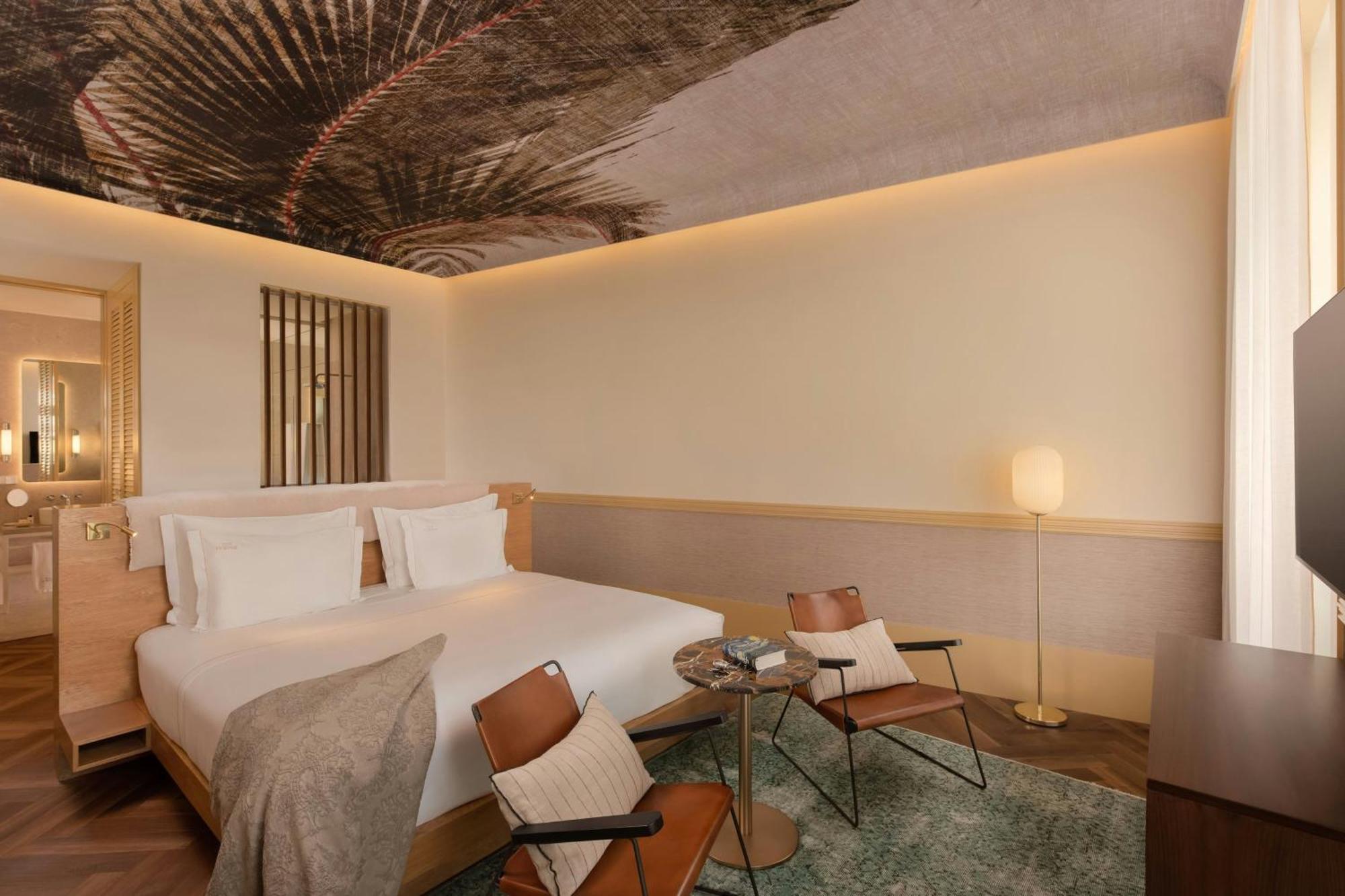 Premium Guest room with 1 King, City view,1643233547:JPEG